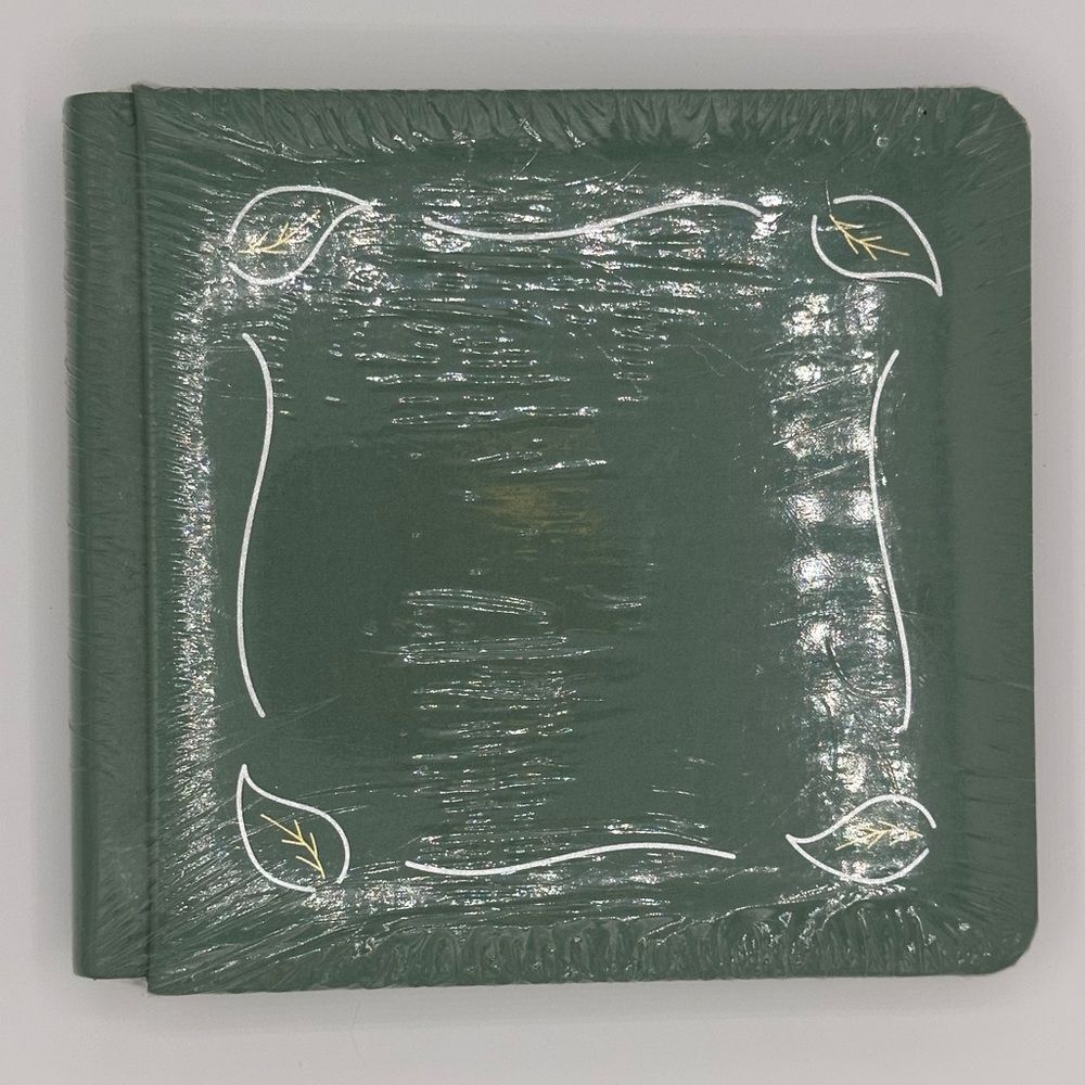 New-Creative Memories 7 x 7 Green W/Silver & Gold Foliage Strap-hinge Album